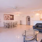 ヴィラ Spacious 3-bedroom