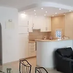 Spacious 3-bedroom * アデヘ