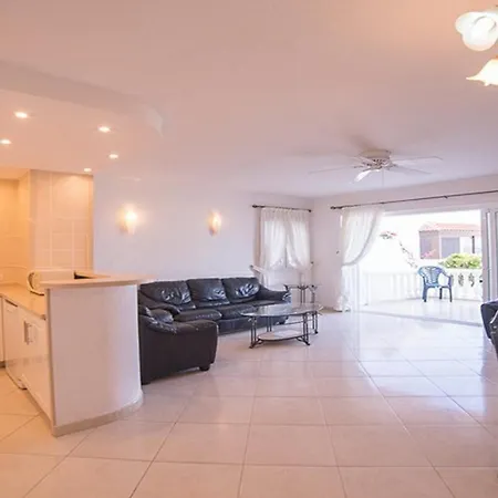 Spacious 3-bedroom וילה *