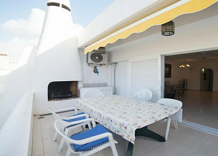 Spacious 3-bedroom فيلة