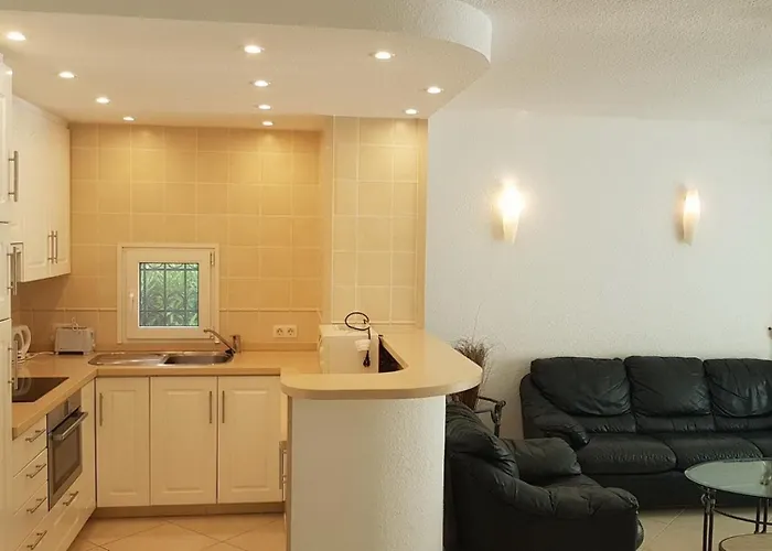 Spacious 3-bedroom فيلة