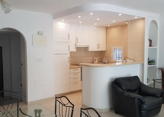 Spacious 3-bedroom * أذيخي