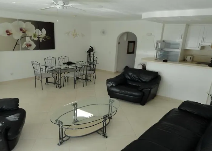 Spacious 3-bedroom * أذيخي